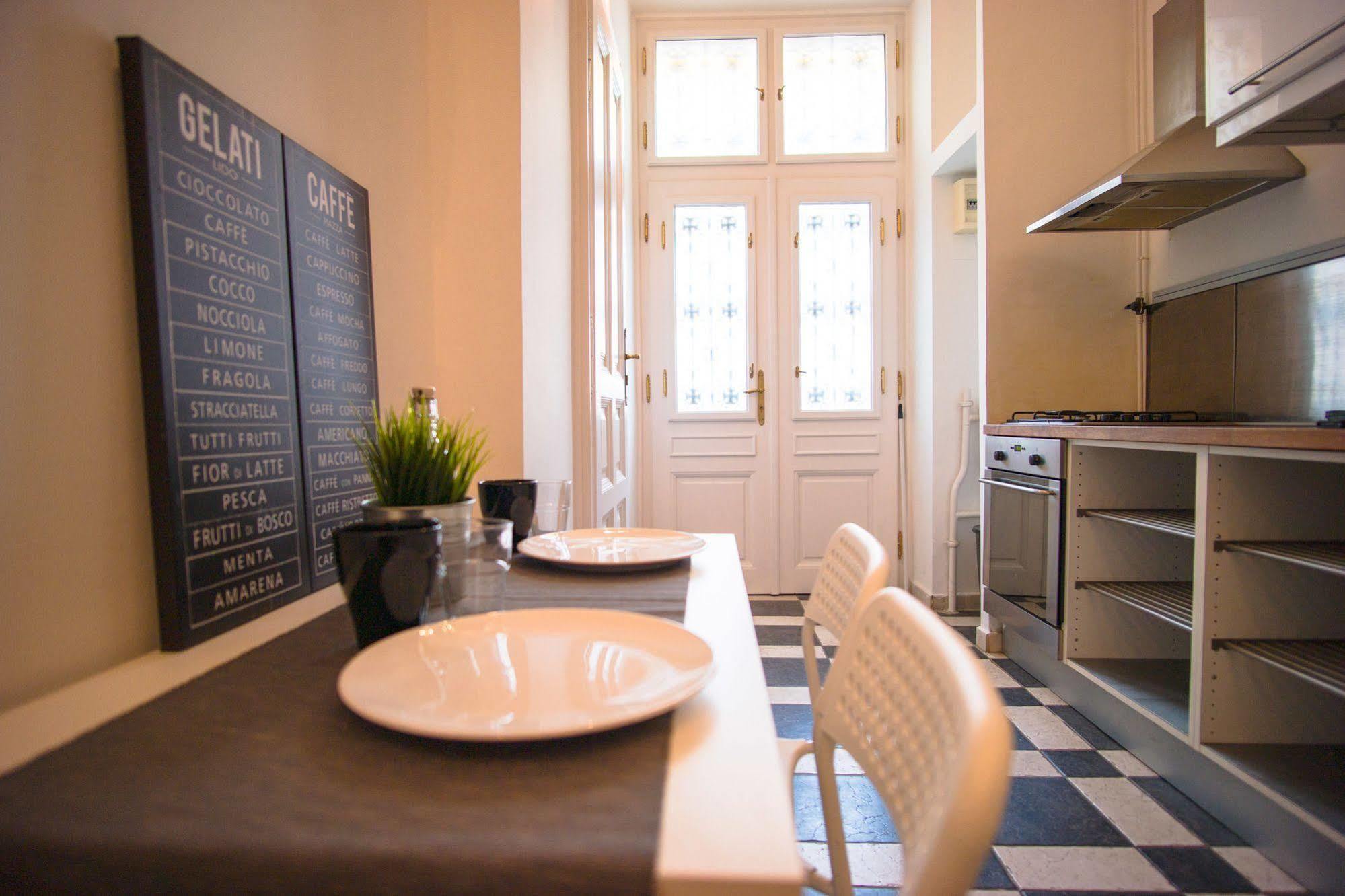 Opera Guesthouse Budapest Eksteriør billede